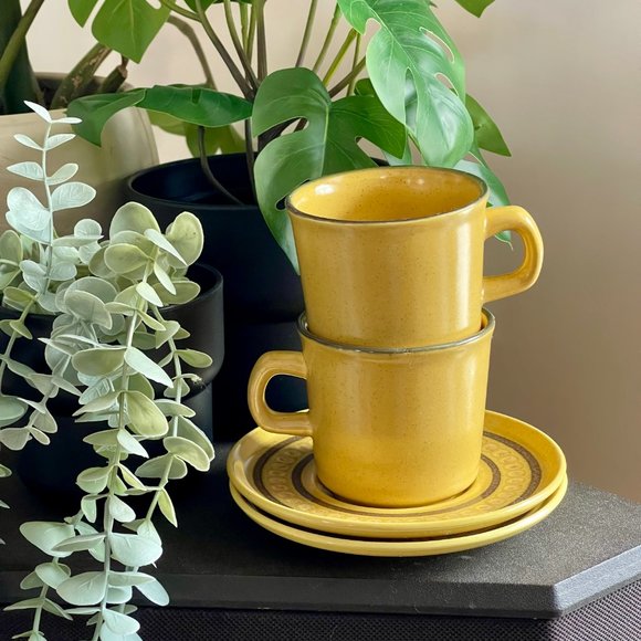 Set of 7 | Vintage (1970s) Franciscan "Honeycomb" Cup & Saucer Set - Picture 3 of 4